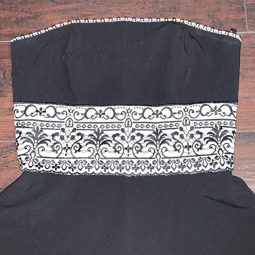 WHBM White House Black Market Strapless Dress w/ Embroidered Waist Detail, sz 0.